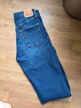 Levi's women’s Dark Blue Straight Jeans ribcage sz30 EUC
